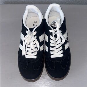Black and White Women’s Sneakers